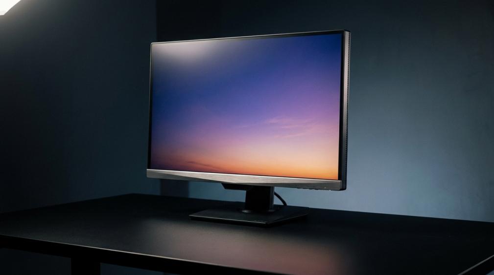 Gaming monitor displaying a vibrant HDR sky scene with smooth color gradients, demonstrating the difference between 8-bit and 10-bit color depth